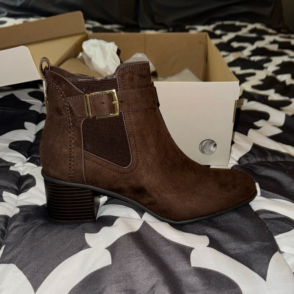 Kenneth Cole, brown heeled boots, never worn, size 8.5